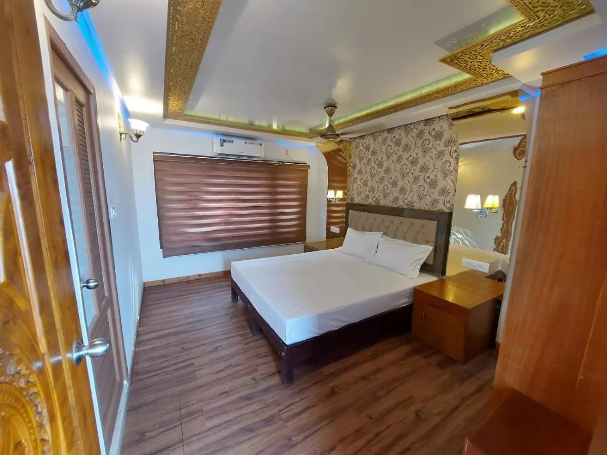 Honeymoon Houseboat Hotel Alappuzha