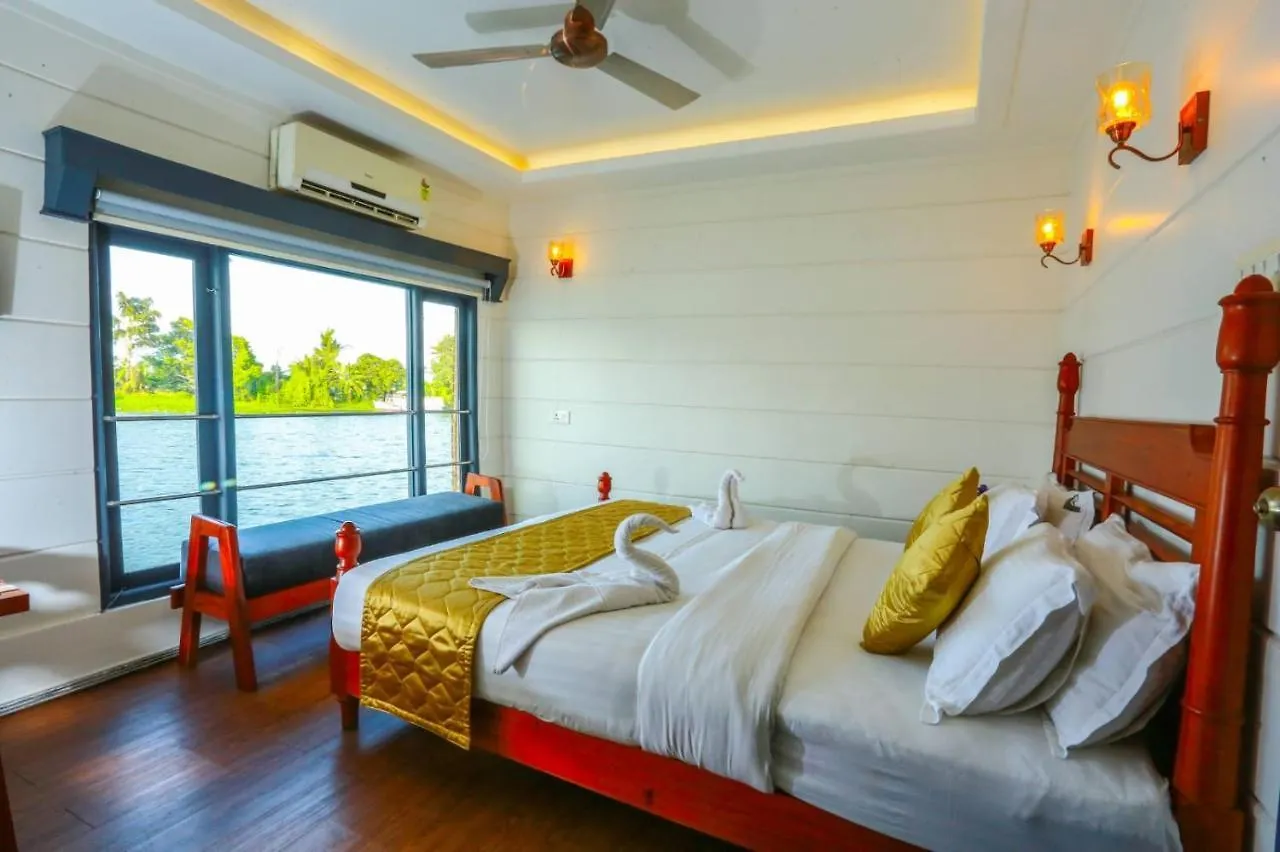 Honeymoon Houseboat Hotel Alappuzha