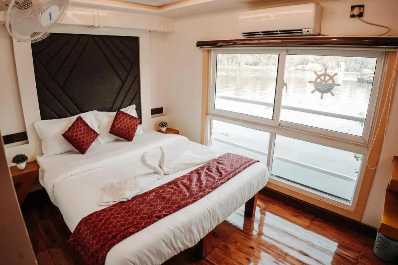 Botel Honeymoon Houseboat Hotel Alappuzha