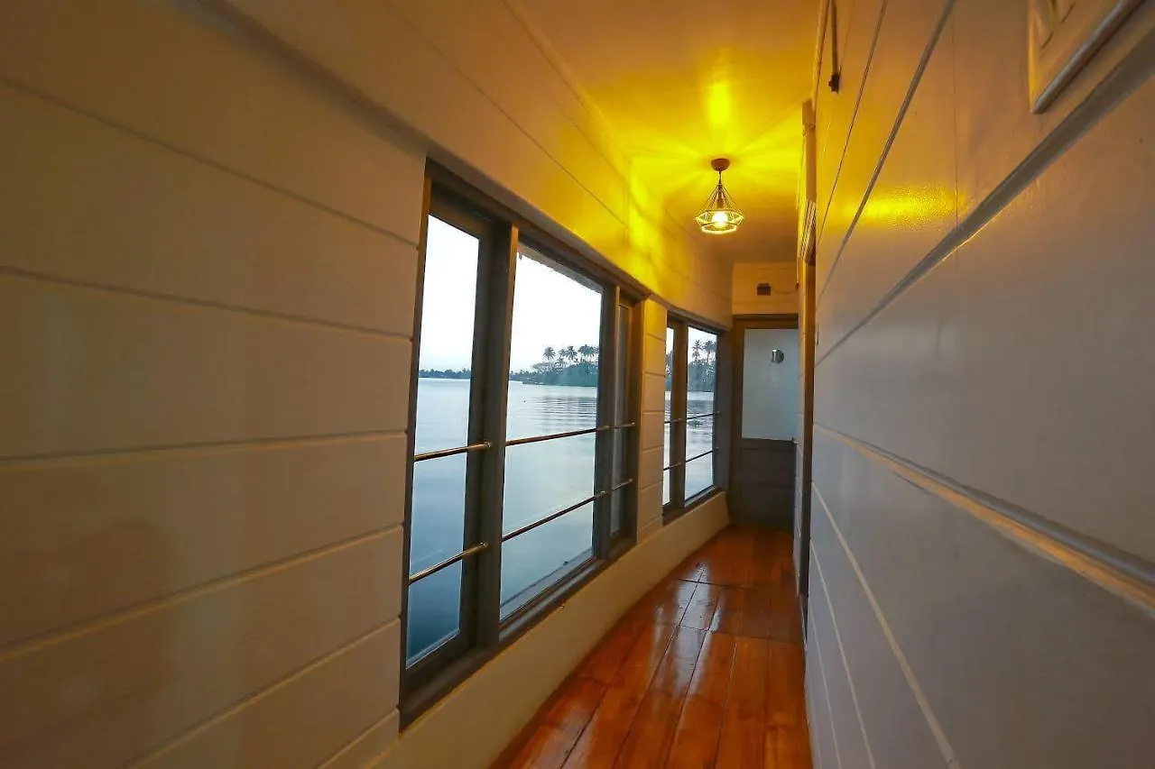 Botel Honeymoon Houseboat Hotel Alappuzha