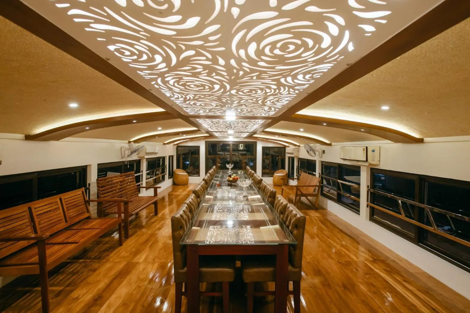 Honeymoon Houseboat Hotel Alappuzha India