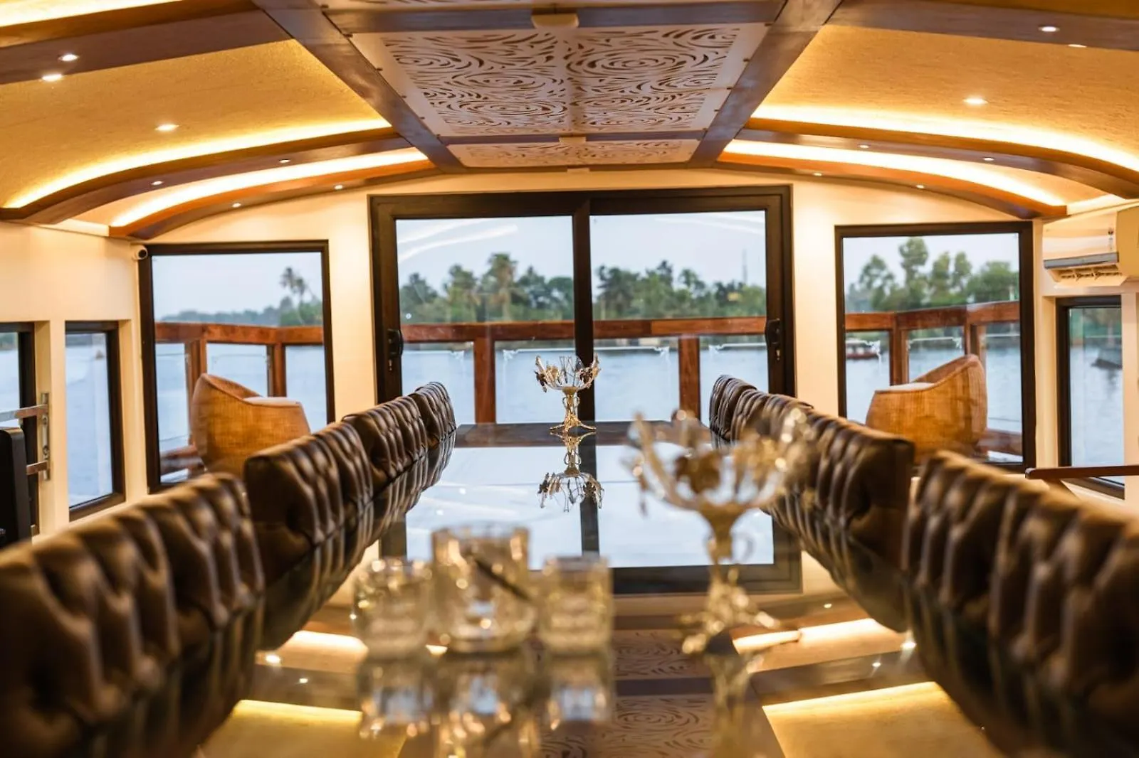 Honeymoon Houseboat Hotel Alappuzha Botel