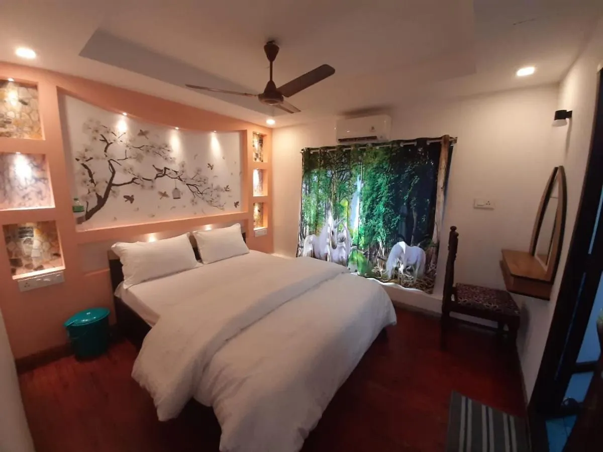 Honeymoon Houseboat Hotel Alappuzha Botel